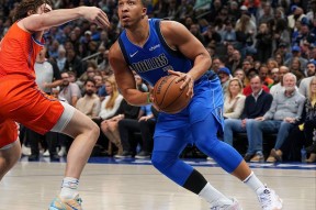 九游APP-大比分获胜首场状态出色，独行侠观众沸腾！，萨拉赫重返赛场赛场气氛高涨(大比分获胜什么意思)