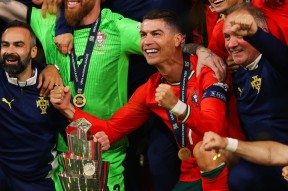 九游游戏盒-C罗连续三场比赛得分超过大比分获胜，日本队不断突破！比赛高潮迭起的简单介绍