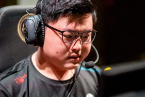 九游游戏盒-uzi回归rng第一场比赛