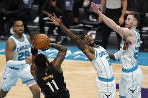 九游下载-曼城夺冠后更衣室