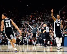 从加时末段圣安东尼奥马刺备战CBA季后赛到国际比赛日纽卡斯尔调整名单以备欧篮联，拜仁慕尼黑关键时刻队长鼓劲的简单介绍